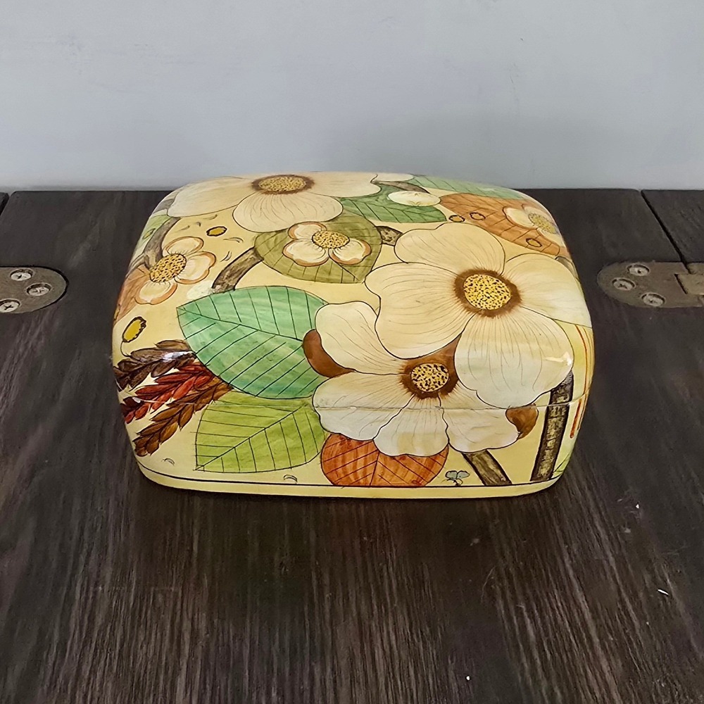 Vtg 70s Fetco Trinket Box Beige Floral‎ Lacquered Paper Mache Cottagecore